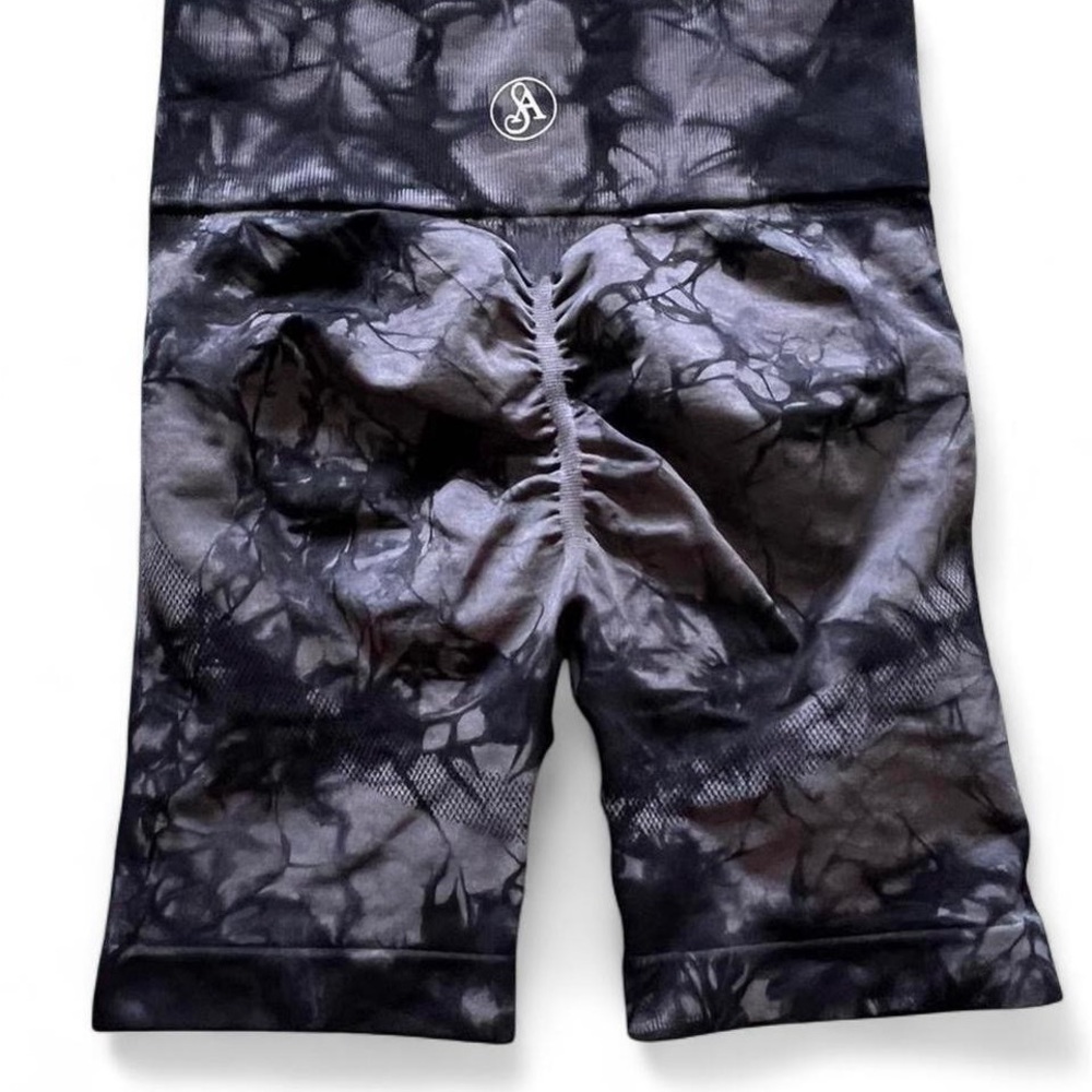High-Waist Sculpt Bike Shorts in Black Marble